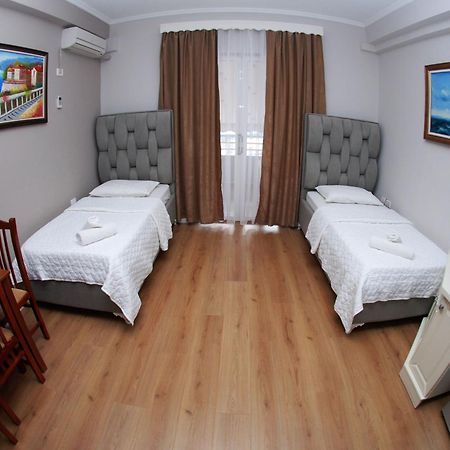 Hotel Vila Alvin & Apartments Sarandë Esterno foto