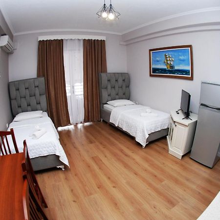 Hotel Vila Alvin & Apartments Sarandë Esterno foto